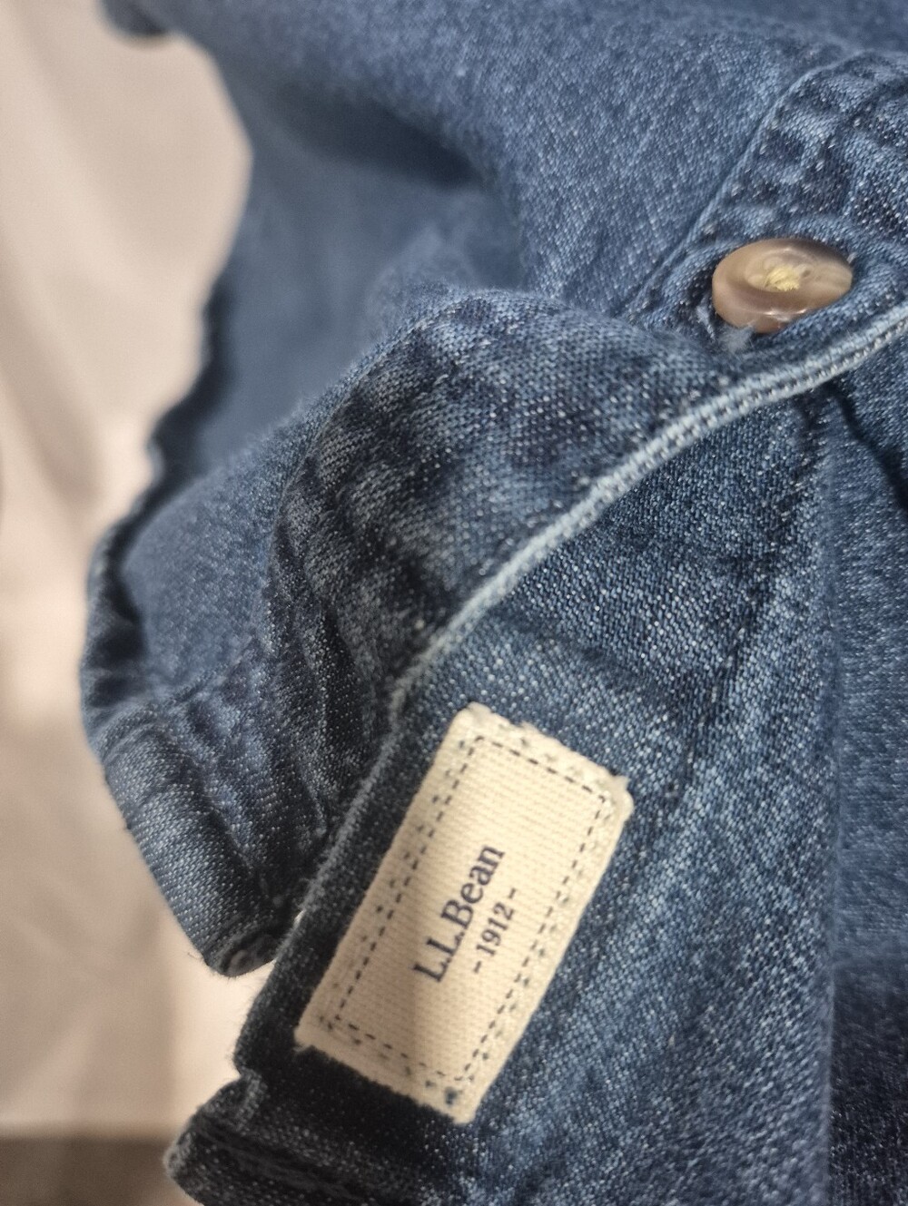 L.L. Bean 100% Cotton Chambray Button Front Shirt, Medium Wash Blue Size 1X - Picture 3 of 4